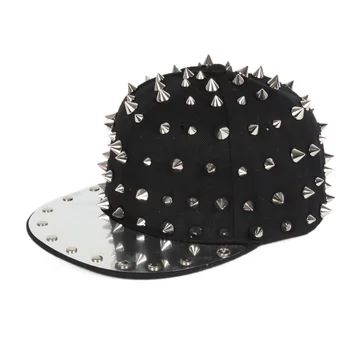 Didmeninių Europos ir Amerikos Punk Stiliaus užsakymą vyrų perdirbtos medžiagos Kniedės mados metalo briauna rikošetas skrybėlės